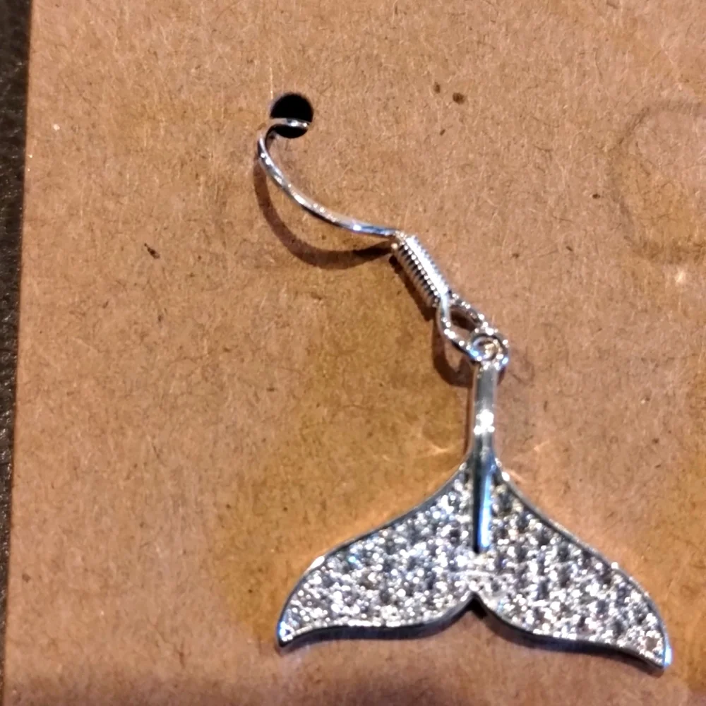 Silver Earrings- Cubic Zirconia Whale Tail Earrings Amanda Blu NWT - Picture 7 of 9
